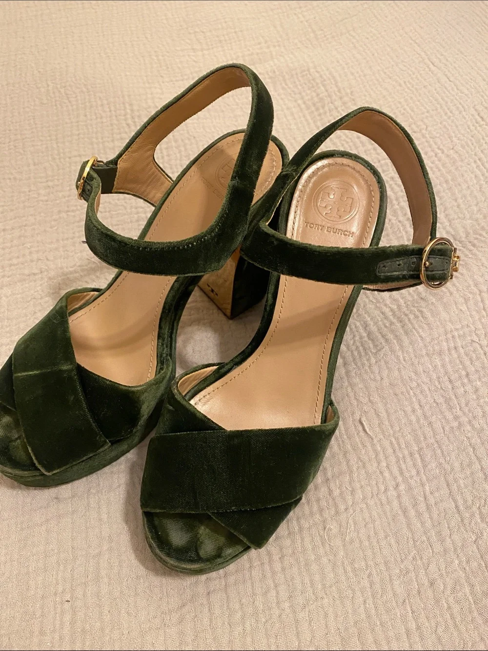 Tory Burch Dark Green Velvet Platform Sandals. Size 8.5